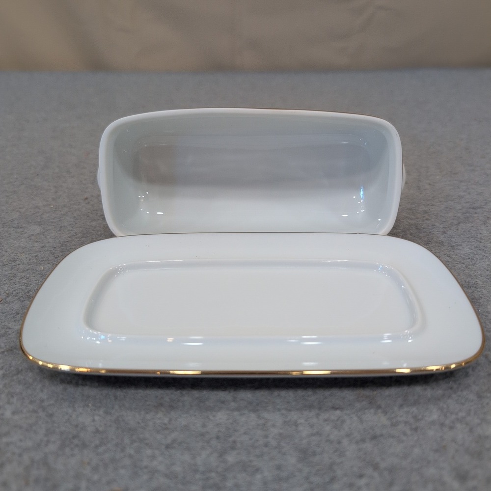 Noritake White Porcelain Butter Dish with Lid Gold Trim Made in Japan NA310 - Picture 2 of 4